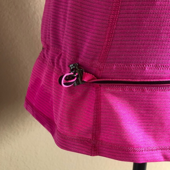 Like new Lululemon tank with synch bottom - Picture 5 of 5